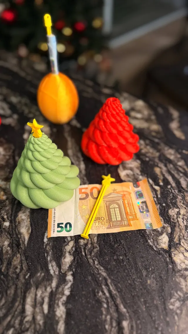 Una banconota arrotolata accanto agli addobbi aperti