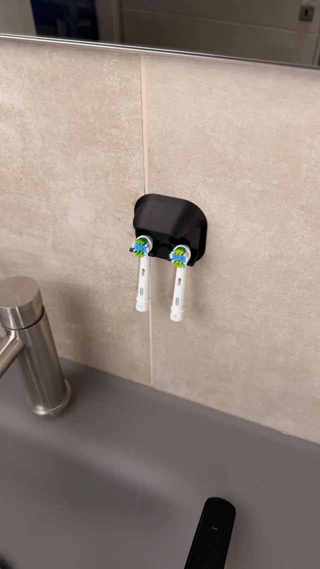 Il porta testine con due testine per spazzolino elettrico