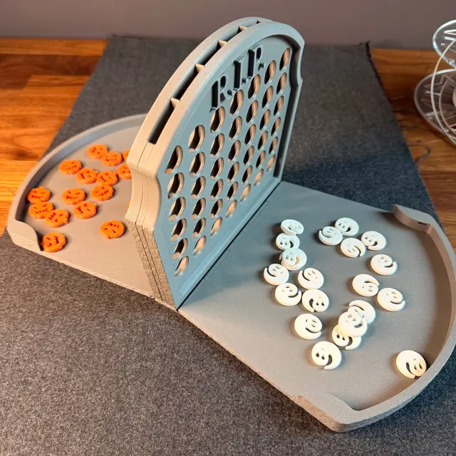Il gioco aperto con i pezzi fantasma e zucca